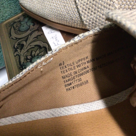 Beige slip on shoes - Picture 3 of 4